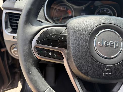 Used 2019 Jeep Cherokee Limited AWD/4WD image 25