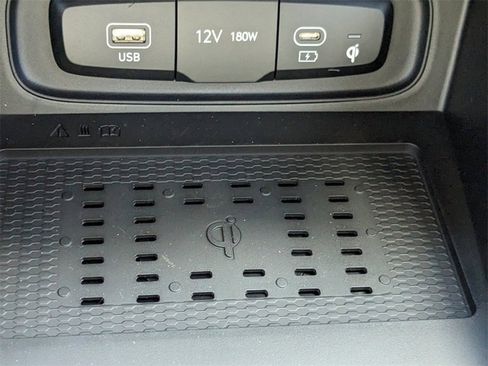 New 2025 Hyundai Venue Limited image 25