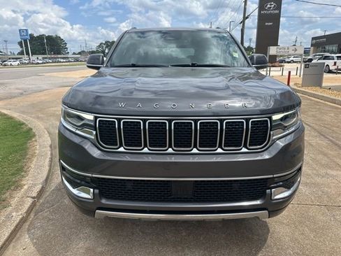Used 2022 Jeep Wagoneer Series III w/ Premium Group I AWD/4WD image 2
