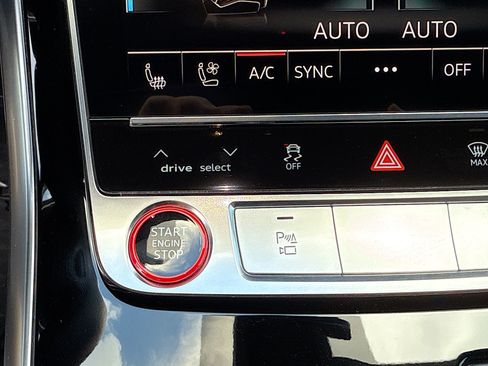 Used 2021 Audi SQ7 Prestige AWD/4WD image 32