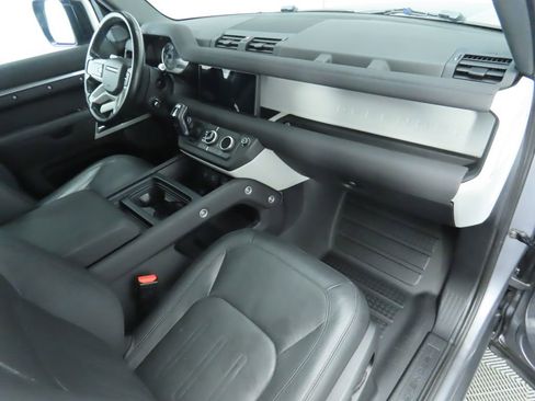 Used 2022 Land Rover Defender 110 SE image 17