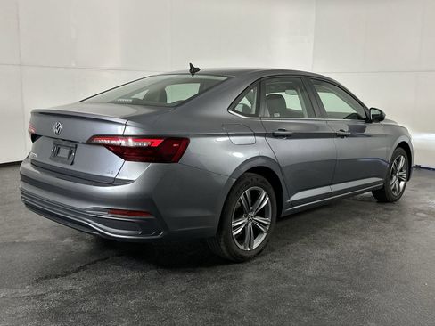 Used 2024 Volkswagen Jetta SE image 11