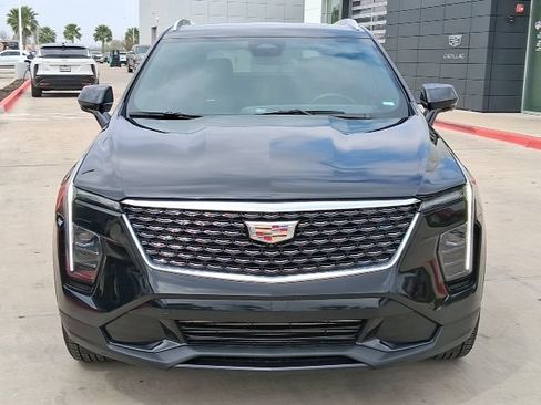 Used 2025 Cadillac XT4 Premium Luxury FWD image 2