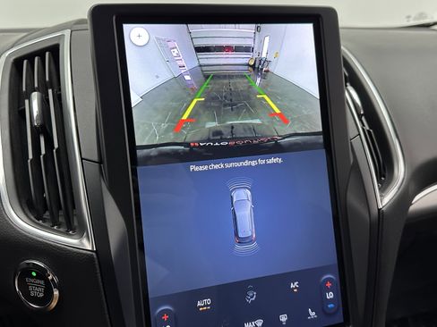 Used 2024 Ford Edge Titanium image 11