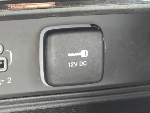 Used 2023 Jeep Grand Cherokee Overland w/ Luxury Tech Group IV AWD/4WD image 13