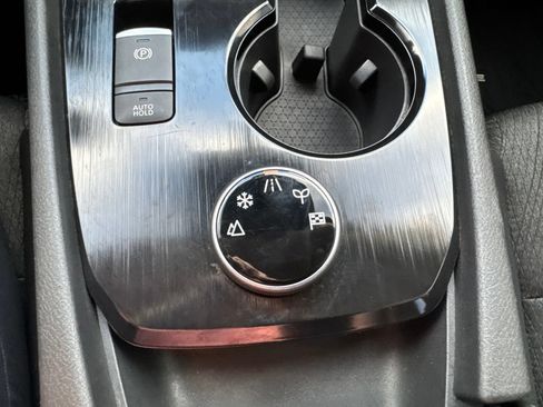 Used 2024 Nissan Rogue SV AWD/4WD image 23