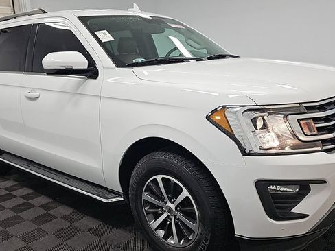 Used 2018 Ford Expedition XLT w/ Equipment Group 202A RWD image 3