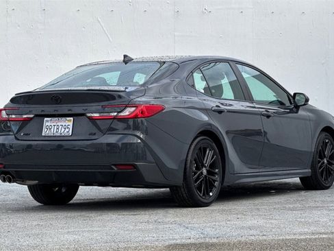 Used 2025 Toyota Camry SE image 4