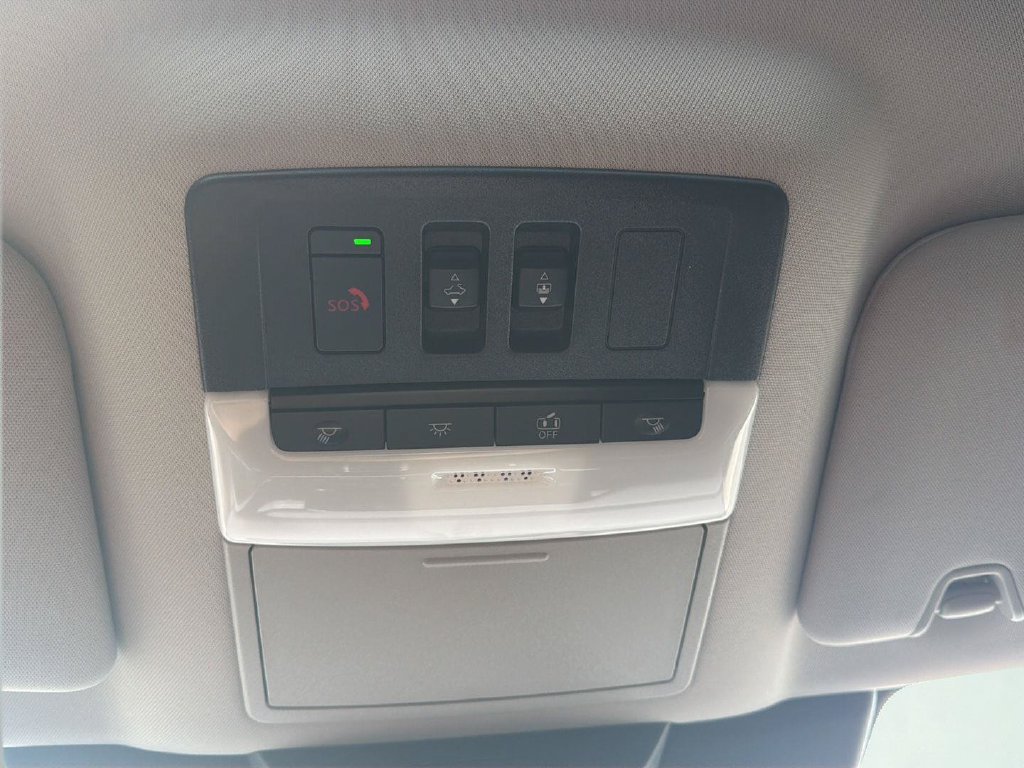 Used 2025 Nissan Pathfinder Platinum AWD/4WD image 32