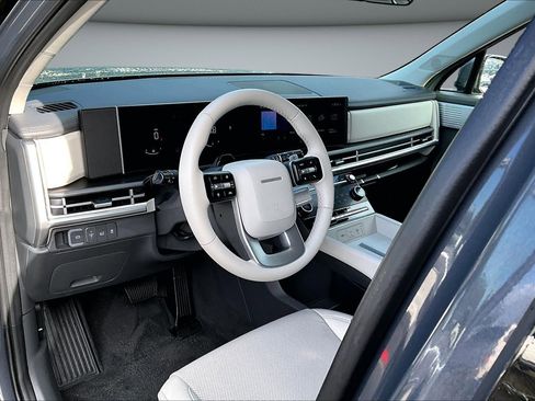 Used 2025 Hyundai Santa Fe SEL image 15