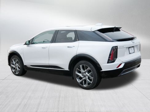 Certified 2025 Cadillac Optiq Luxury 2 w/ LPO, Floor Liner Package image 4