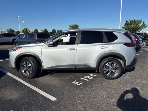 Used 2023 Nissan Rogue SV AWD/4WD image 6