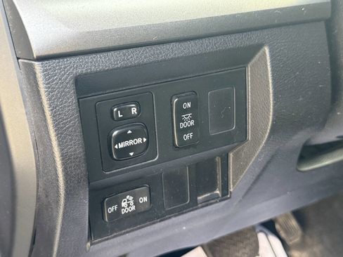 Used 2015 Toyota Tundra SR5 image 12