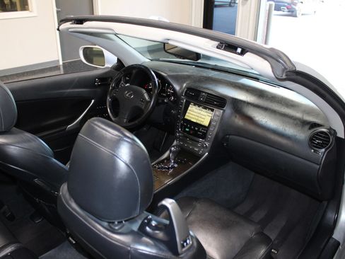 Used 2010 Lexus IS 350C w/ Luxury Pkg RWD image 46