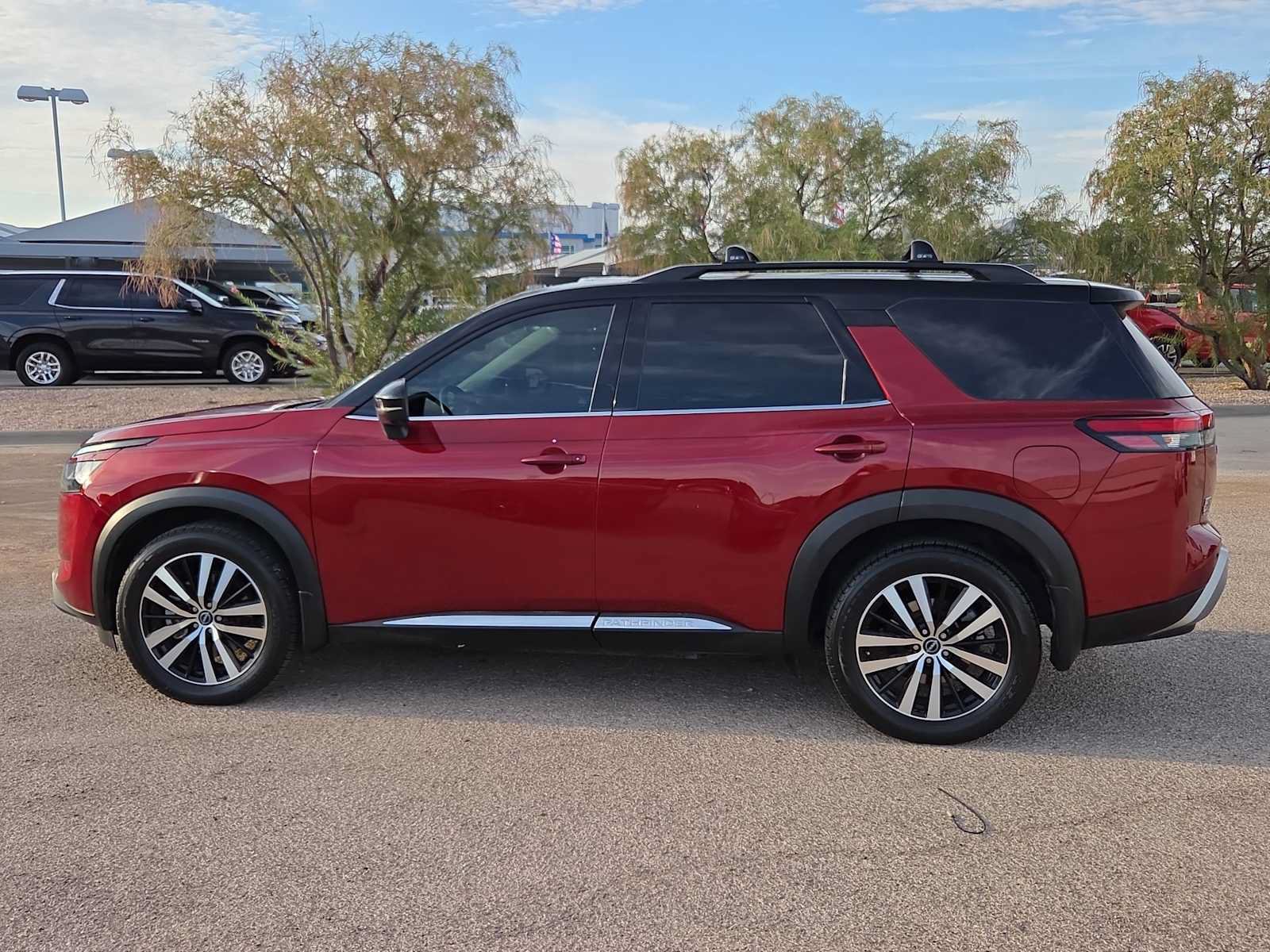 Used 2023 Nissan Pathfinder Platinum w/ Lighting Package (N92) AWD/4WD image 5