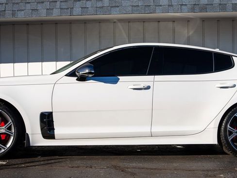 Used 2019 Kia Stinger GT2 image 2
