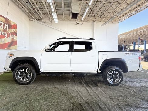 Used 2021 Toyota Tacoma TRD Off-Road image 16