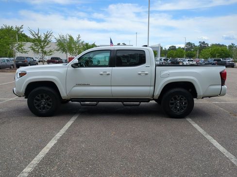 Used 2023 Toyota Tacoma SR5 w/ Technology Package AWD/4WD image 7
