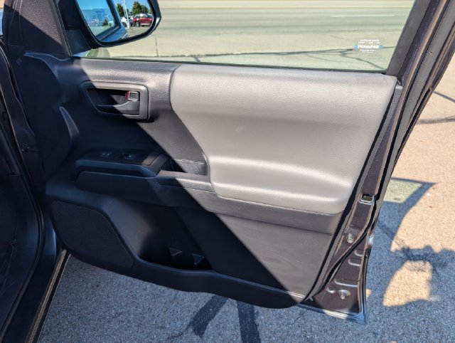Used 2022 Toyota Tacoma SR AWD/4WD image 5