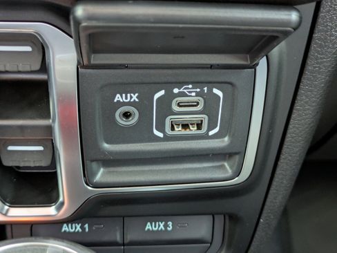 New 2025 Jeep Gladiator Sport image 24