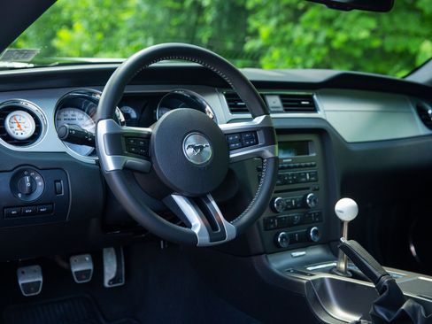 Used 2010 Ford Mustang GT RWD image 32
