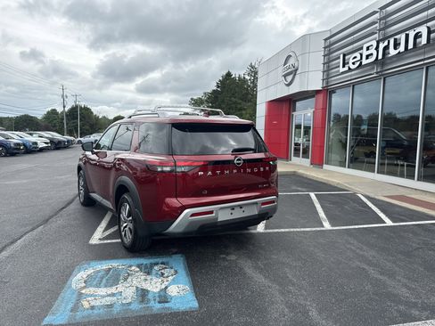 Used 2022 Nissan Pathfinder SL image 4