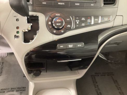 Used 2013 Toyota Sienna LE FWD image 18