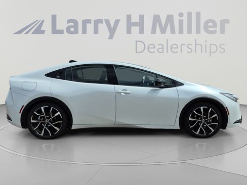 Used 2026 Toyota Prius Plug-In Hybrid FWD image 6