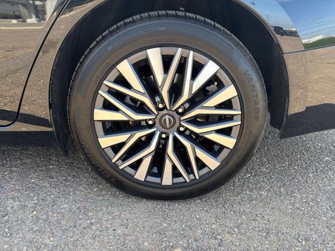 Used 2025 Nissan Altima 2.5 SV FWD image 30