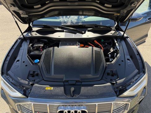 Used 2021 Audi e-tron Premium Plus w/ Premium Plus Package image 18