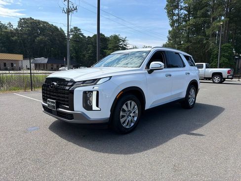 Used 2023 Hyundai Palisade SEL FWD image 2