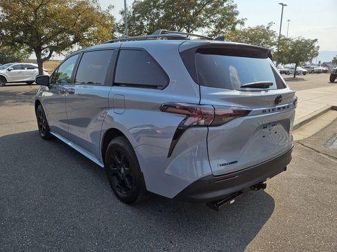 Used 2026 Toyota Sienna XLE Woodland Edition AWD/4WD image 8