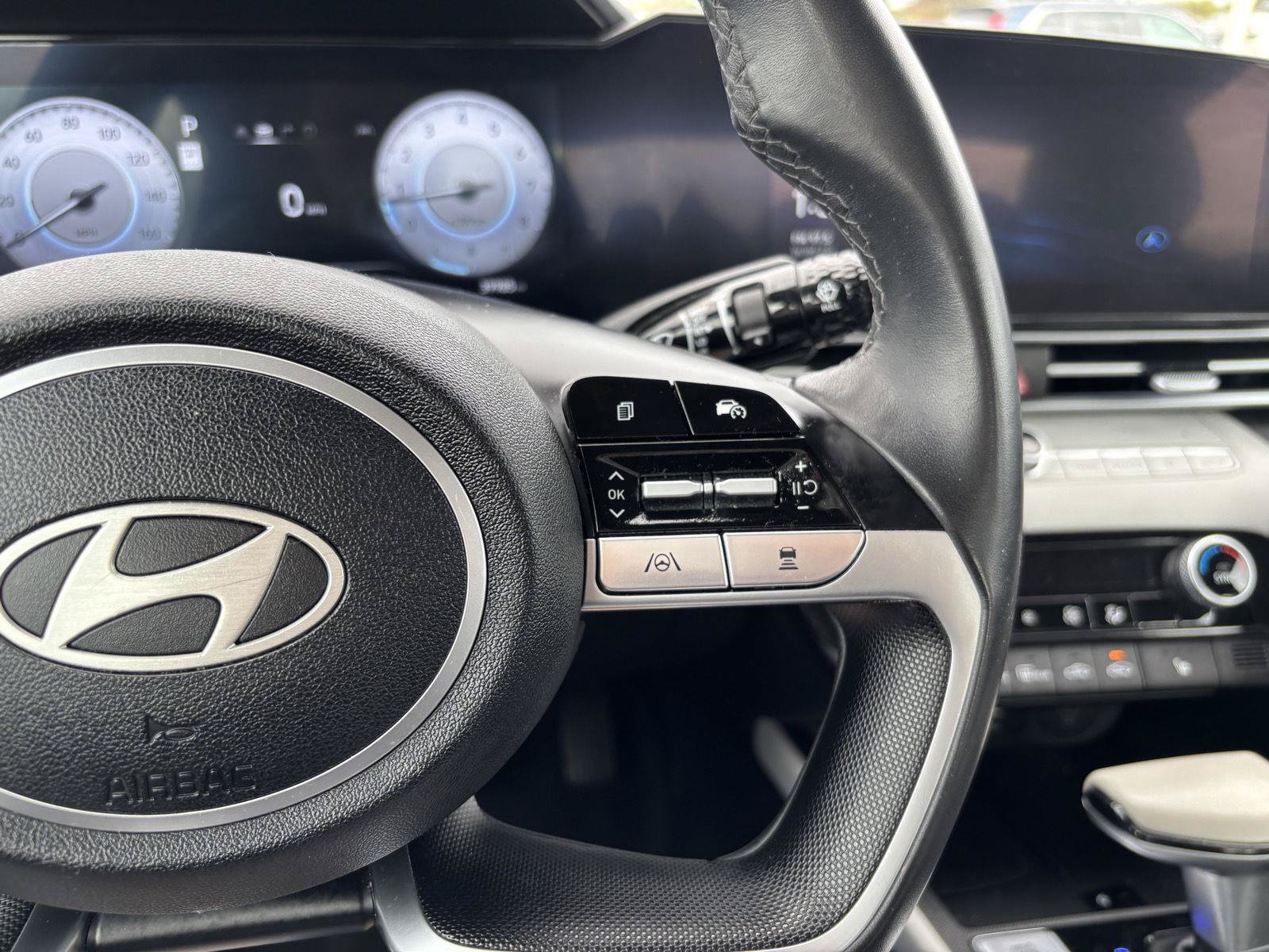 Used 2025 Hyundai Elantra Limited FWD image 23