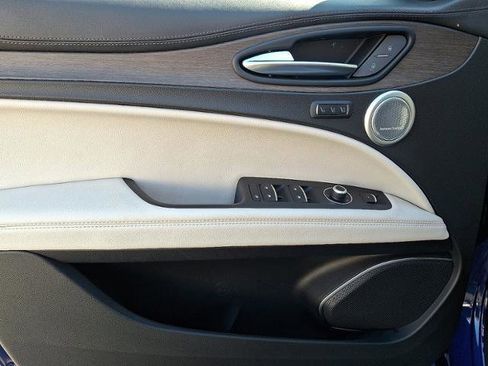 Used 2021 Alfa Romeo Stelvio Ti w/ Premium Package image 12