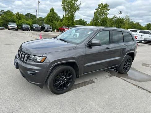 Used 2017 Jeep Grand Cherokee Altitude AWD/4WD image 12