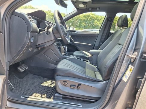 Used 2023 Volkswagen Tiguan SE R-Line FWD image 9