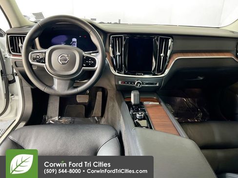 Used 2024 Volvo S60 B5 Plus image 25