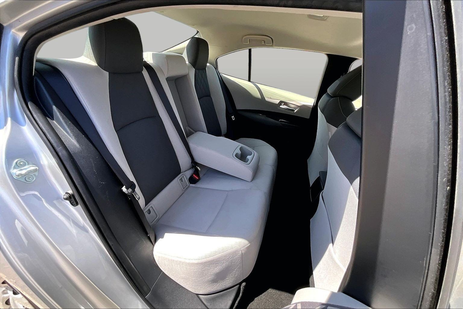 Used 2020 Toyota Corolla LE w/ Carpet Mat Package (TMS) FWD image 25