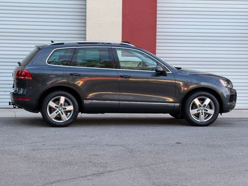 Used 2012 Volkswagen Touareg Sport AWD/4WD image 8