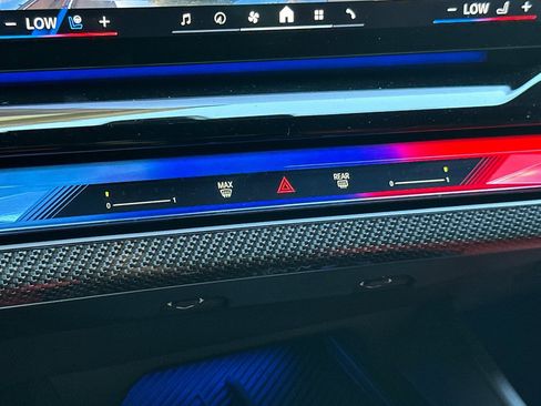 Used 2025 BMW M5 w/ Carbon Package image 17