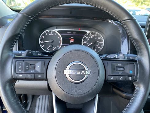 Used 2022 Nissan Pathfinder SV image 14