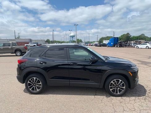 Used 2025 Chevrolet TrailBlazer LT AWD/4WD image 8