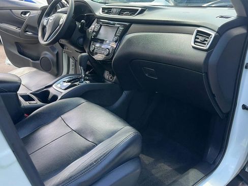 Used 2016 Nissan Rogue SV w/ SV Premium Package image 19