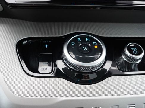 Certified 2025 Ford Expedition Active image 34