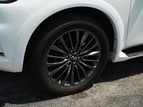 Used 2024 INFINITI QX80 Sensory AWD/4WD image 14