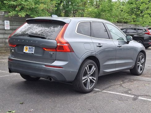 Used 2018 Volvo XC60 T5 Momentum w/ Vision Package AWD/4WD image 4