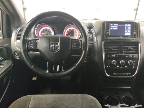 Used 2018 Dodge Grand Caravan SE FWD image 22