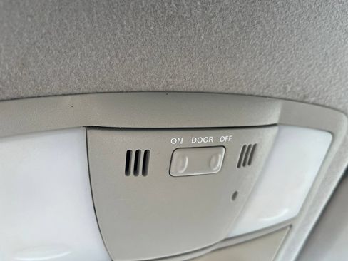 Used 2013 Nissan Rogue S FWD image 18