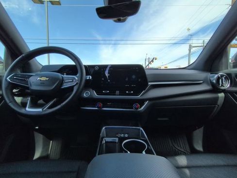 Certified 2025 Chevrolet Equinox LT w/ Convenience Package II image 2