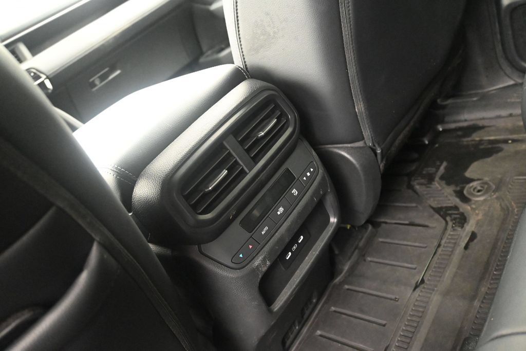 Used 2025 Honda Pilot Touring image 19